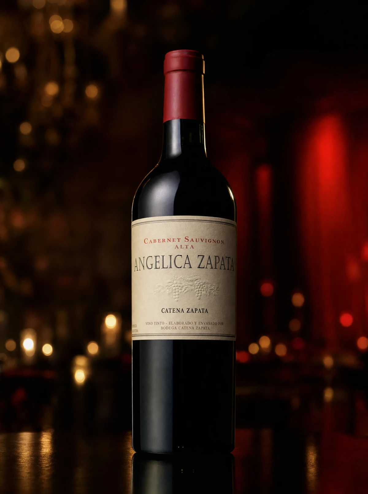 Garrafa de Angelica Zapata Cabernet Sauvignon Alta, o grande destaque da seleção de vinhos do Baile do Rubi